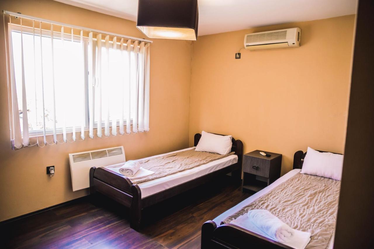 Guest House Vila Salute Nis Exterior photo